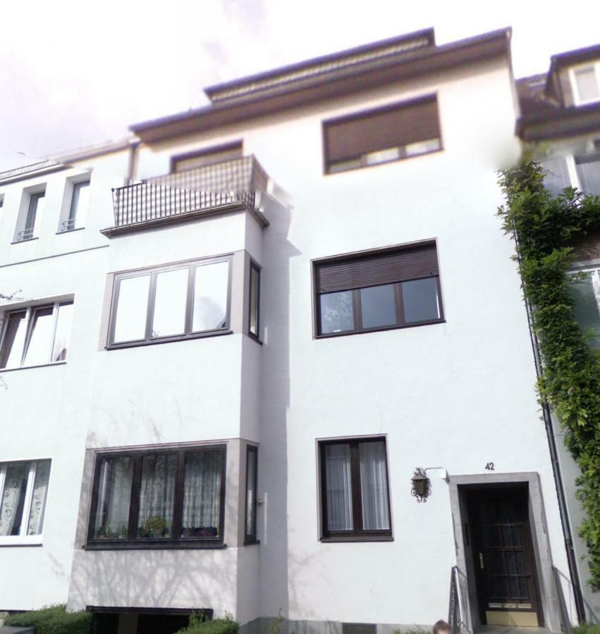 Messe Ferienwohnung Duesseldorf Oberkassel Exterior photo